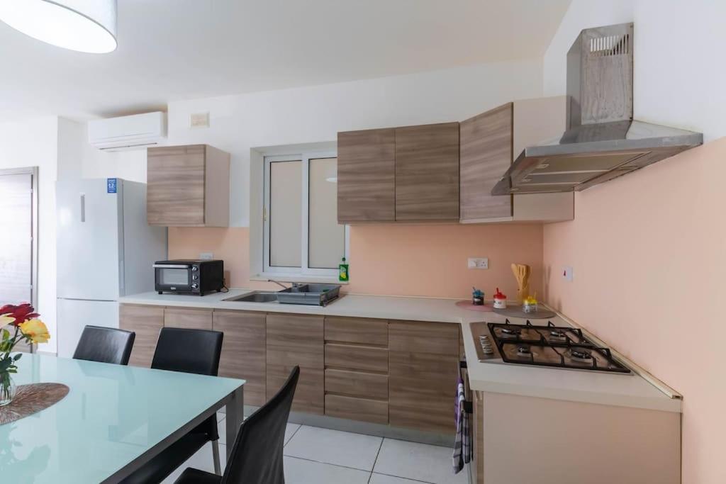 Cozy Apartment, Close To The Sea C4 Сейнт Полс Бей Екстериор снимка